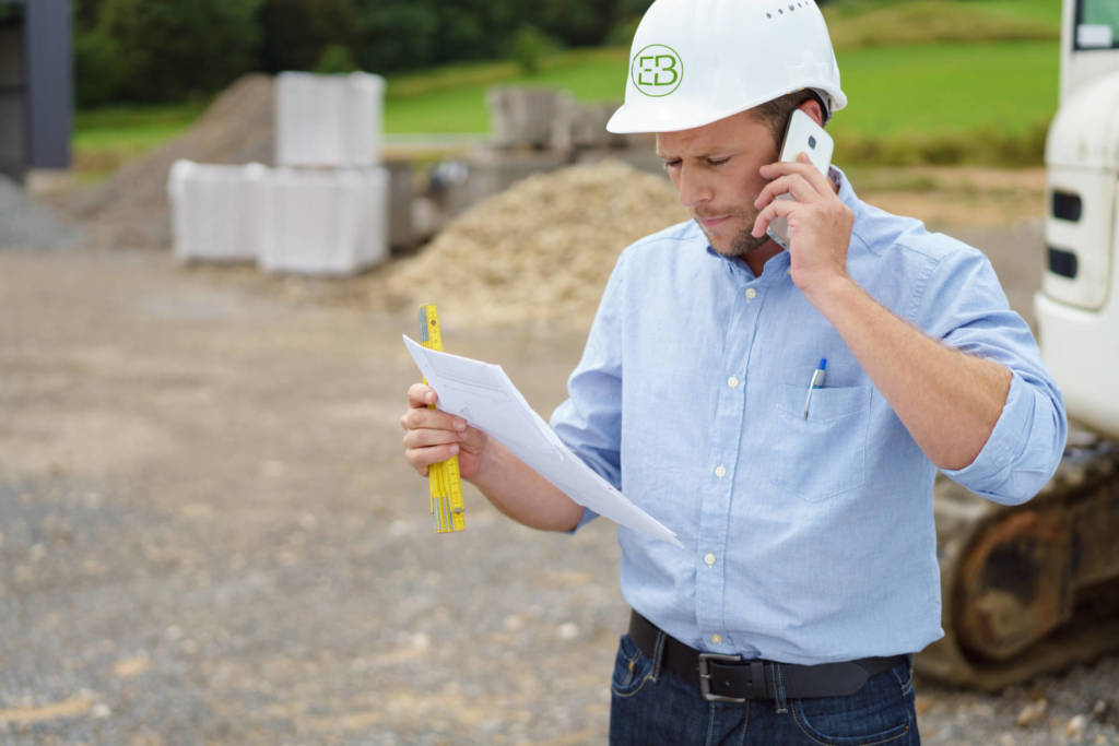Esterbauer Ingenieur auf der Baustelle